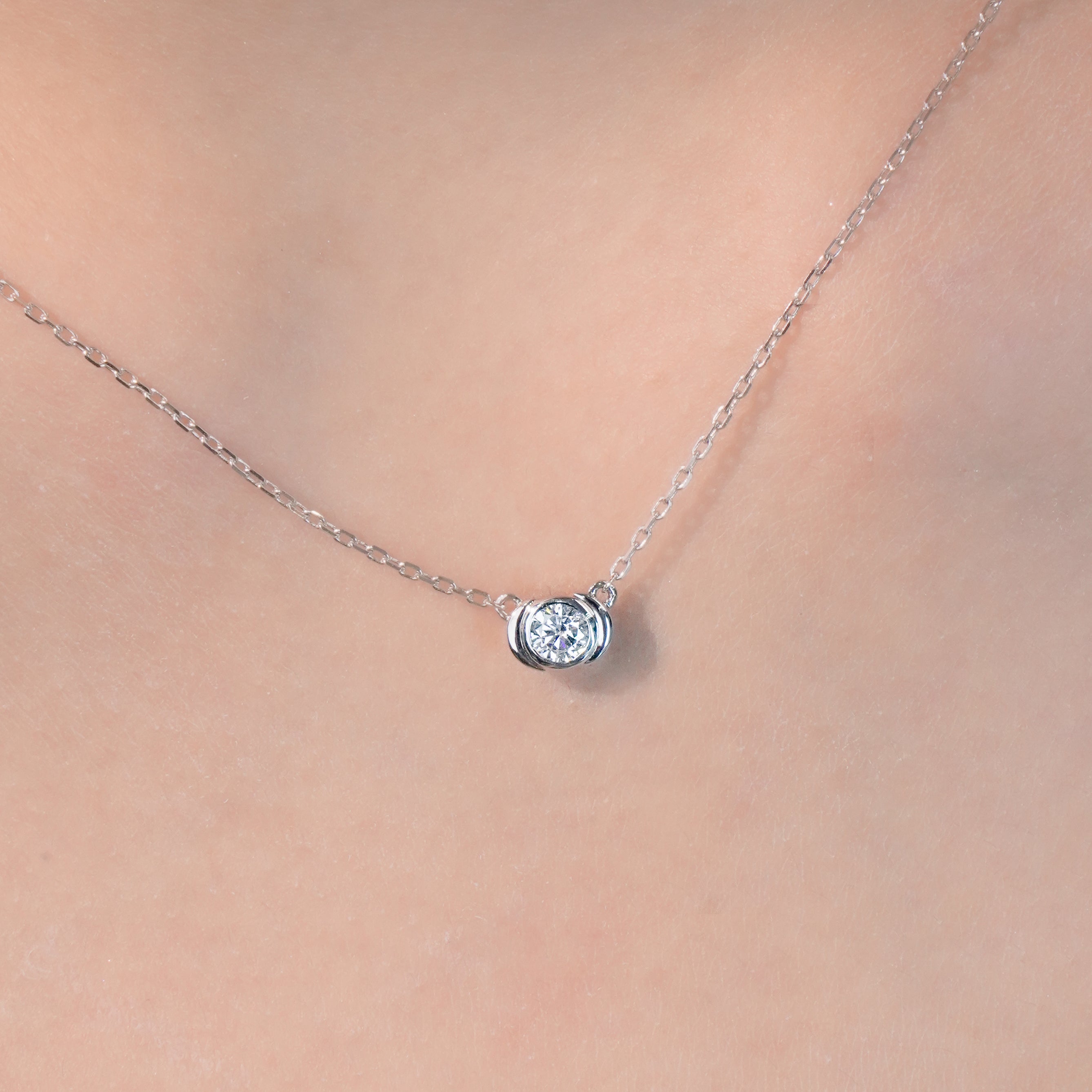 GLIMMERING GUARDIAN NECKLACE